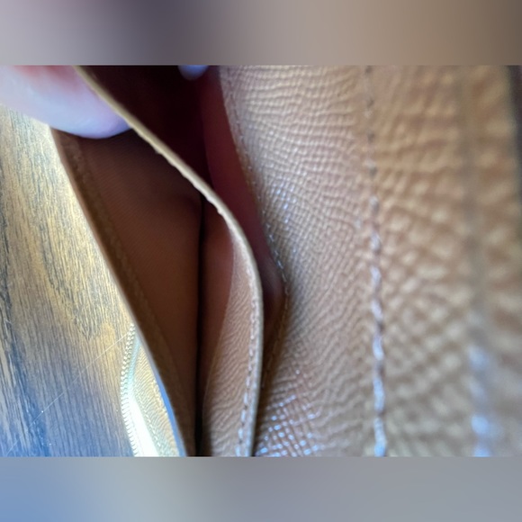 Coach white zip wallet with gold trim - Picture 6 of 8